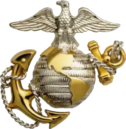 De globe in het embleem van het United States Marine Corps staat voor wereldwijde aanwezigheid[23]
