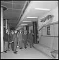 De onthulling van een nieuw kunstwerk in het gebouw in 1968.