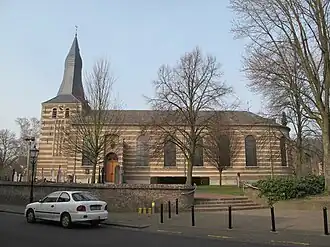 De kerk gezien vanuit het zuiden (2011)