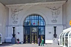 Voorgevel van het toegangsgebouw