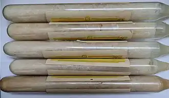 Aluminiumbromide in glazen ampullen