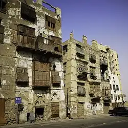 Zwaar vervallen oude huizen in Balad