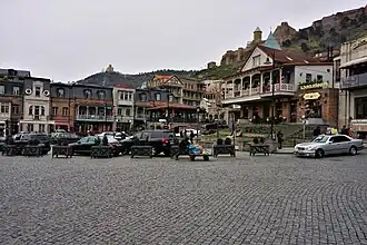 Gorgasaliplein met het Narikalafort op de achtergrond