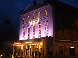 Het Old Vic-theater bij avond