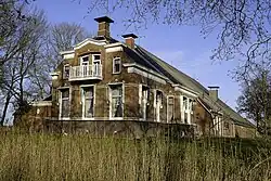 Oldambtster boerderij met meerdere krimpen aan de Oldenzijlsterweg