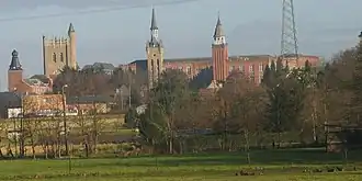 Gezicht op enkele van de torentjes vanaf de Mechelbaan