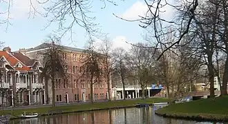 De Kinderhuissingel bij het gebouw Olympia op Kinderhuissingel 6
