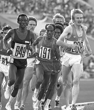Suleiman Nyambui (649), Miruts Yifter (191) en Kaarlo Maaninka (208) tijdens de 5000 meterfinale op de OS 1980.