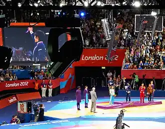 Olympische ceremonie worstelen vrije stijl tot 48kg, met Obara, Stadnyk, Huynh en Chun