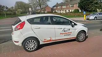 Een dienstauto van Omgevingsdienst Groningen in Winschoten.