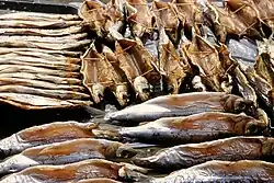 Omoel-vis op de markt van Listvjanka