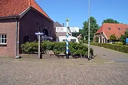 Onderstraat met ANWB-wegwijzer