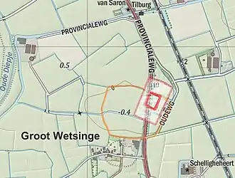 Voormalig borgterrein van de Onstaborg. In rood het borgterrein met de buitengracht en de borgstee met de binnengracht daarbinnen. In bruin de voormalige wierde Wetsinge II of Lugtenborgwierde, waarbinnen het terrein was gelegen. De wierde was oorspronkelijk een meter hoger dan de wierde van Groot Wetsinge en daarmee een van de hoogste van Groningen. De ingang naar de borg bevond zich aan noordzijde. Het schathuis stond op het oostelijke deel van het terrein.