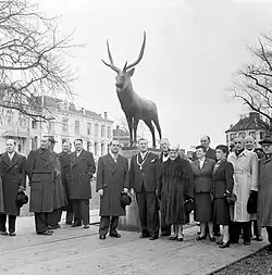 De Franse ambassadeur Jean Paul Garnier en burgemeester Matser bij de onthulling