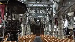 De achterzijde van het kerkschip in 2018 met het kerkorgel