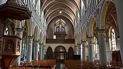 Achterzijde met kerkorgel