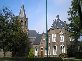 Loerikseweg 10 Rooms- katholieke kerk (Onze Lieve Vrouwe ten Hemelopneming) te Houten in Nederland (rijksmonument)
