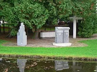 Oorlogsmonumenten in het park (2010)