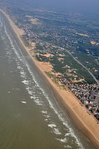 Zicht op Oostduinkerke-Bad (bovenste helft foto)
