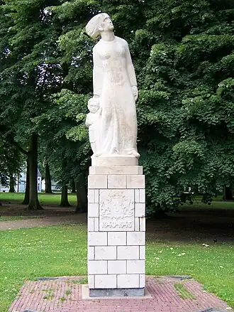 Oorlogsmonument van vrouw met kind