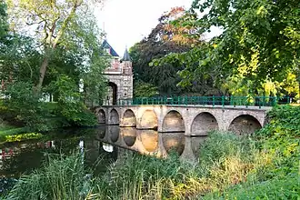 Oosterpoort en -brug gezien vanaf de Draafsingel