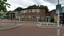 Oosterspoorplein 3-5 (van rechts naar links, juli 2019)