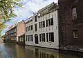 Het pakhuis gezien vanaf de Oude Delft.
