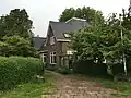 Woonhuis, helft van voormalige directeurswoning