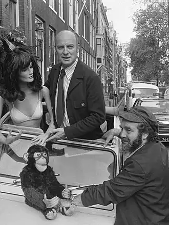 Opname van Op de Hollandse toer in 1973 met links Wim Sonneveld en rechts regisseur Harry Booth