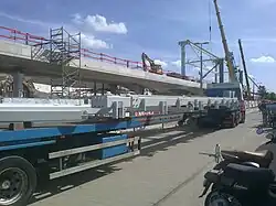 September 2012: ruwbouw viaduct spoor 12 opgeleverd, start aanleg achtergevel, kant Sint-Denijslaan.