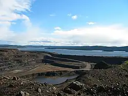 Een van de ijzerertsmijnen in de buurt van Labrador City