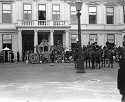 Opening Staten Generaal; Gouden koets bij Paleis Noordeinde, 21 september 1948 (Nationaal Archief)