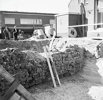 Opgraving van de stadsmuur in 1959. Deze muur maakte deel uit van de middeleeuwse vesting van de bisschop van Utrecht.