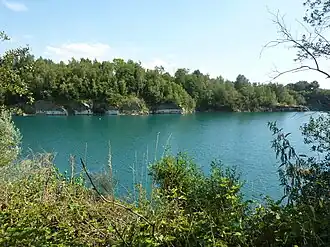 De voormalige steengroeve