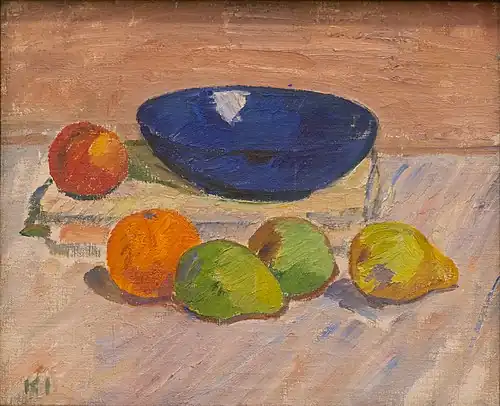 Opstilling med blå skål og frugter Etalage met blauwe schaal en vruchten - Ca. 1910-11 Olieverf op doek. 34 × 42&nbsp;cm. Statens Museum for Kunst