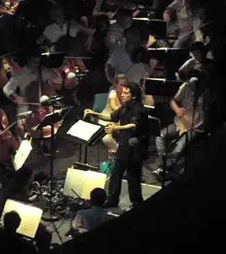 Alain Altinoglu actief op de Chorégies d'Orange 2013 bij een generale voor de voorstelling van Un ballo in maschera van Verdi