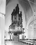 Het interieur in 1983, met het orgel.