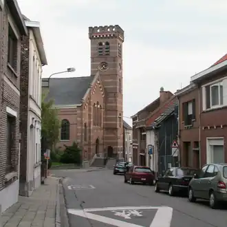 De Gelaagstraat met zicht op de Sint-Jan-Evangelistkerk