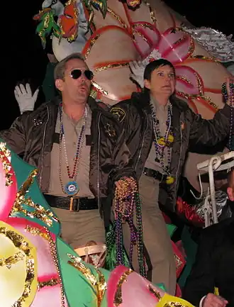 Thomas Lennon (Lt Dangle) en Kerri Kenney-Silver (Dep Wiegel)