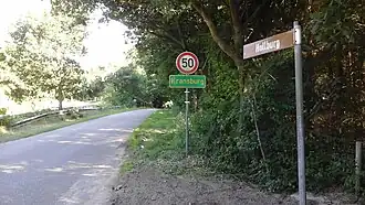 Plaatsnaambord (groen, want geen officiële bebouwde kom)