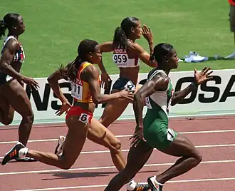 100 m tijdens de WK in 2007 (rechts)