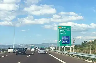 De O-5 aan de afrit Altınova