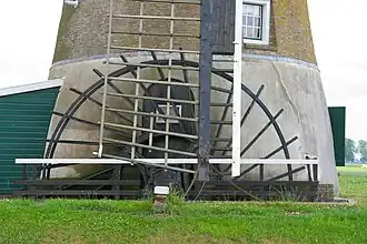 Het ijzeren scheprad van de Peilmolen