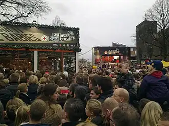 De Oude Markt vol met belangstellenden.