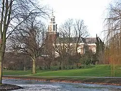 Oude Kerk gezien vanaf de Julianalaan