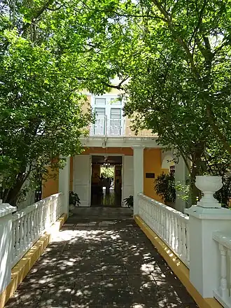 De vroegere entree van Landhuis Bloemhof