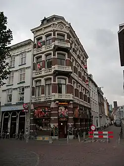 Stripwinkel Blunder op de hoek Oudegracht 203 en de Haverstraat (rijksmonument)