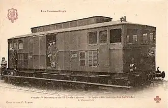 Locomotor 5000, gevoed door 650&nbsp;V door een derde rail op de ligne des Invalides.