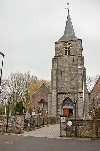 Kerk en toegang kerkhof