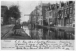 De Overtoomse Vaart voor de demping. Links de sporen van de paardentram; circa 1900.